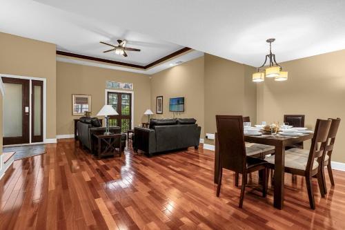 Luxury Townhome - 5 Minutes From Disney 8531