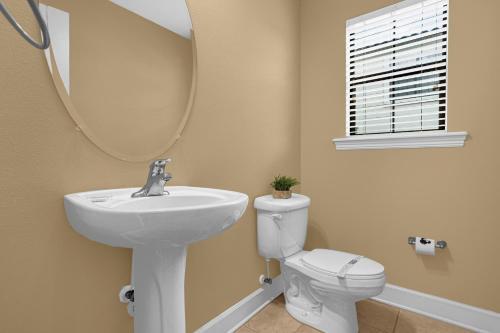 Luxury Townhome - 5 Minutes From Disney 8531