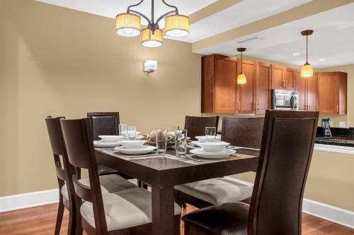 Luxury Townhome - 5 Minutes From Disney 8531