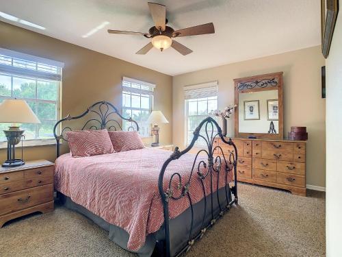 Villa Fantastic 7 Bed 6 Bath In Prestigious Gated Comm.