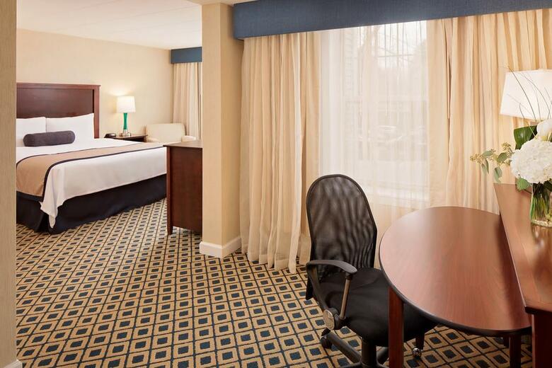Hotel Westford Regency Inn & Conference Center