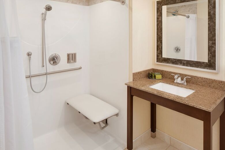 Hotel Westford Regency Inn & Conference Center
