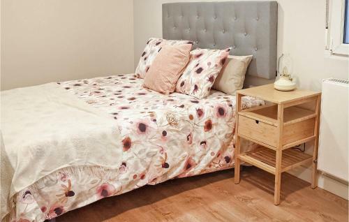 Awesome Apartment In Vimianzo With Wifi And 3 Bedrooms