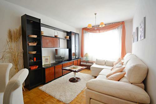 Apartamento Piso C�ntrico Con 2 Plazas De Garaje En Vilagarc�a