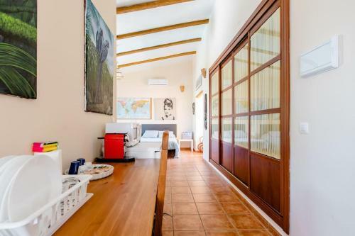 Hostal Apartamento Privado Con Piscina Y Jardin Compartidos.