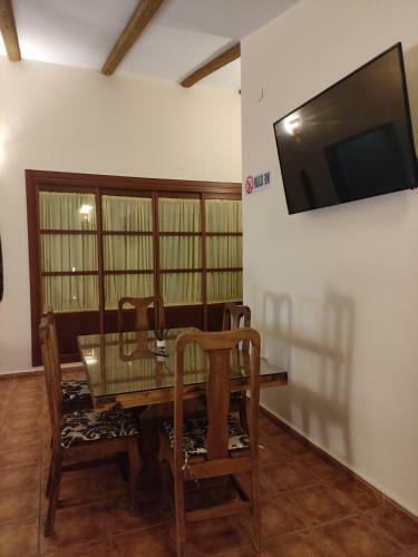 Hostal Apartamento Privado Con Piscina Y Jardin Compartidos.