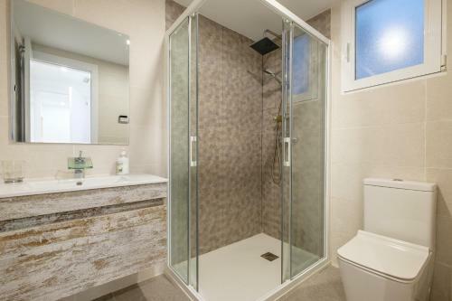 Brand New, Modern & Stylish Apartment