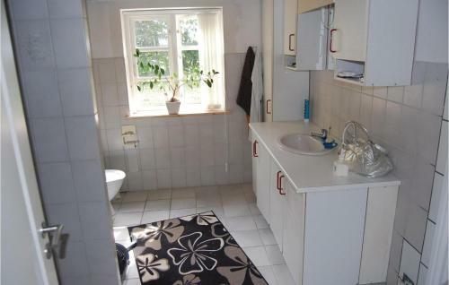 Holiday Home 2 Tv�rvej