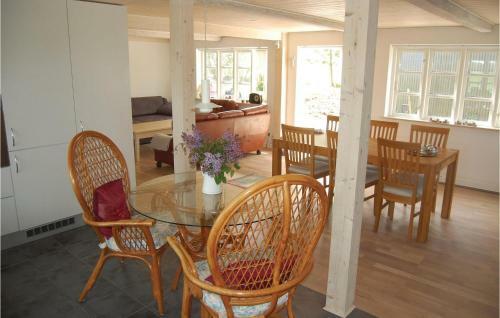 Holiday Home 2 Tv�rvej