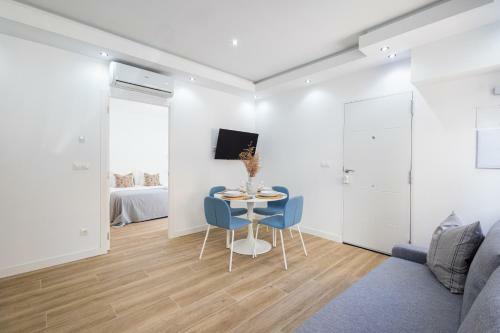 Florit Flats - The Port Avenue Apartment
