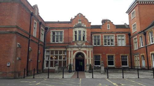 Hotel Oakwood House