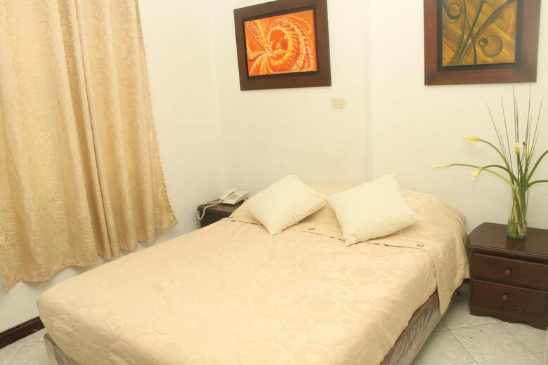 Hotel Plaza 70