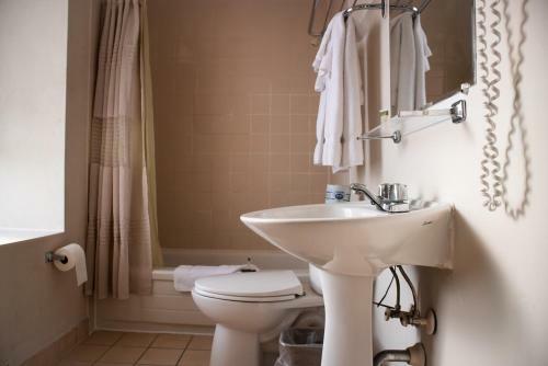 Posada Royal Inn And Suites At Guelph