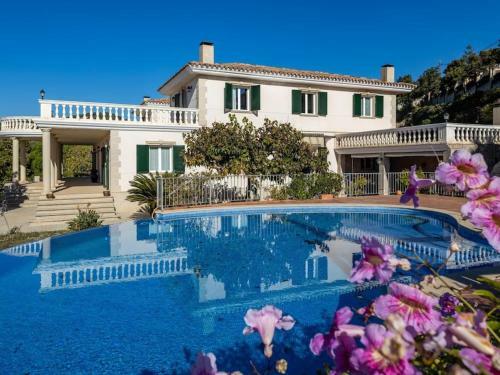 Villa Architectural Jewel Between Sea And Mountains