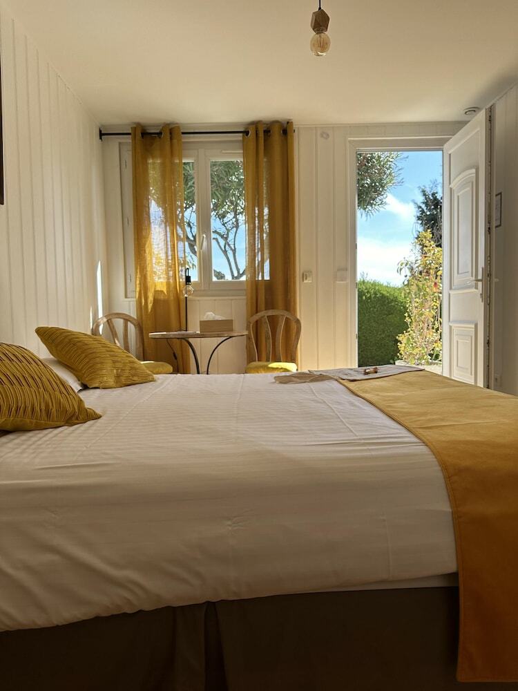 Hotel H�tel La Fianc�e Du Pirate