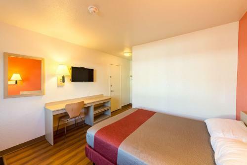 Motel 6 Reno West