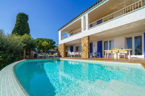 Sea Breeze Lux House - Private Pool & Aircon