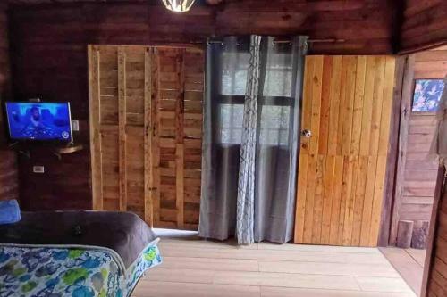 Encantadora Caba�a Cerca A Cali Jacuzzi Smart Tv