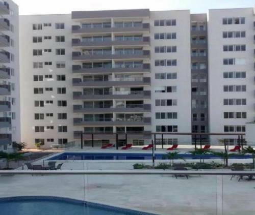 Lujoso Apartamento Norte De La Ciudad