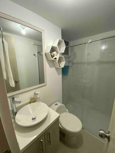 Apartamento En Condominio Lujoso De San Jer�nimo.