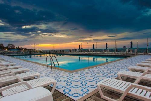 Apartamento En Sun Rise Con Espectacular Vista Al Mar Y Playa Privada