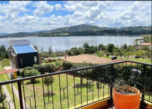 Private Lake View Cottage With Bbq Yard In Paipa