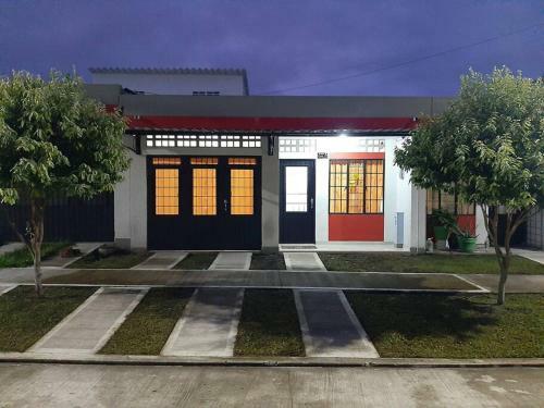 Casa Bien Ubicada Y Con Todas Las Comodidades
