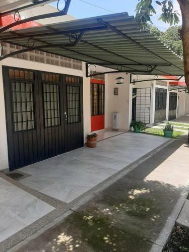 Casa Bien Ubicada Y Con Todas Las Comodidades