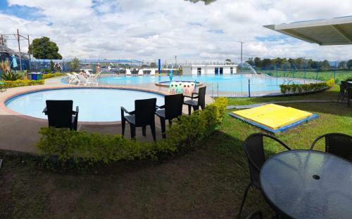 Apartamentos Piscina Y Parque Del Caf�