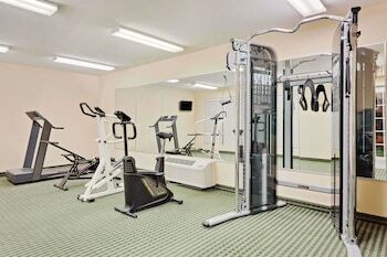 Motel Baymont Inn & Suites - Cleveland