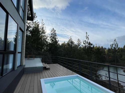 Aqua Guatap� - Lakeside Luxury Villa