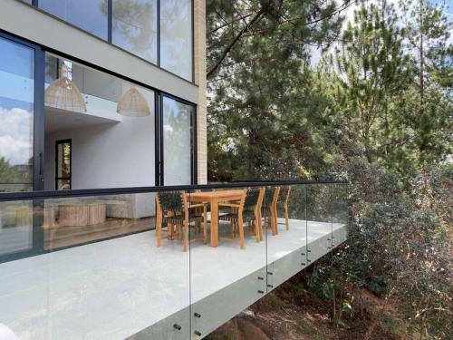Aqua Guatap� - Lakeside Luxury Villa