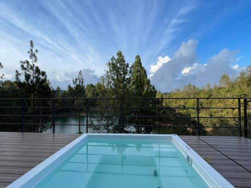 Aqua Guatap� - Lakeside Luxury Villa