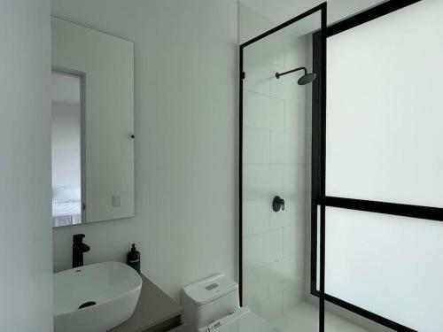Aqua Guatap� - Lakeside Luxury Villa