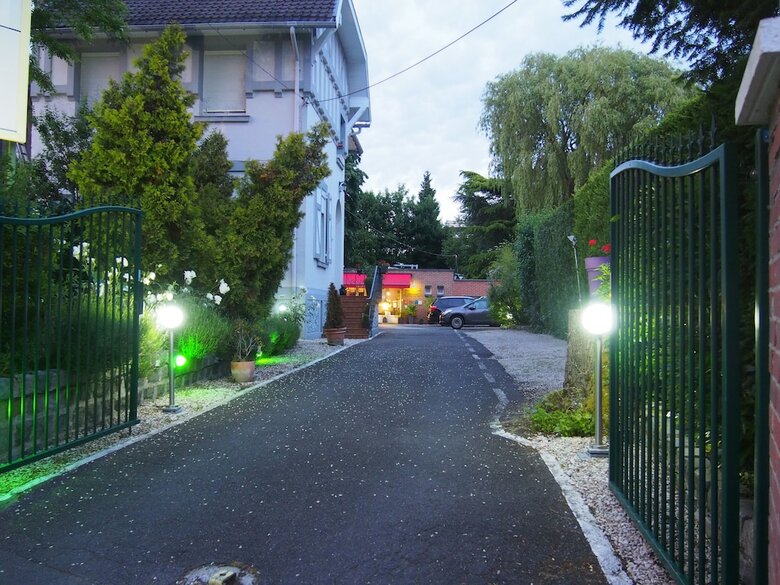 Hotel Du Crois�