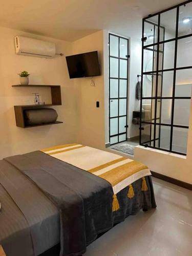 Casa Manila - 8bed 8.5bath - Hot Tube - Poblado