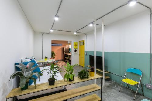 Apartamento Studios Amarillo-morado-ocre