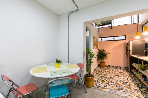 Apartamento Studios Amarillo-morado-ocre