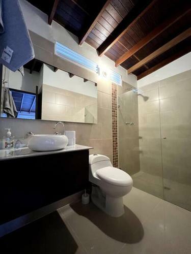 Theluxe Apartaestudio Laureles 8