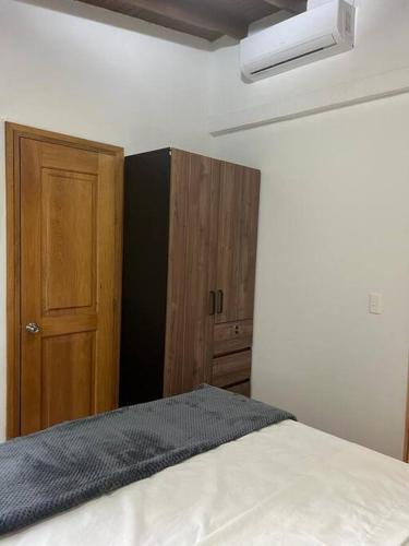 Excellent House (laureles) Jacuzzi And 6 Rooms