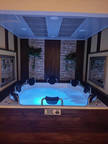 Excellent House (laureles) Jacuzzi And 6 Rooms