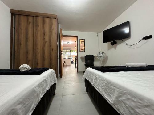 Apartamento Cerca A Laureles / 300m Wi-fi