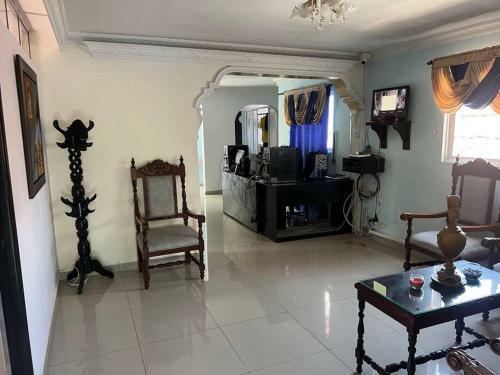 Casa De Lujo Muy Ampl�a Con Ubicaci�n Privilegiada