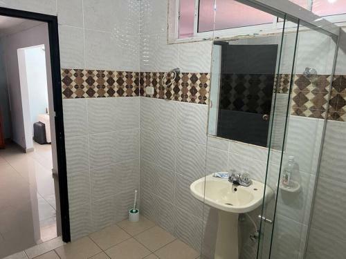 Casa De Lujo Muy Ampl�a Con Ubicaci�n Privilegiada