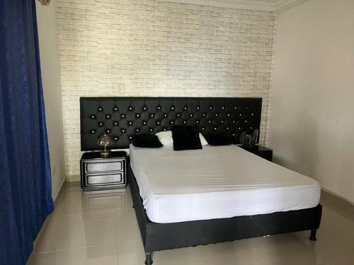 Casa De Lujo Muy Ampl�a Con Ubicaci�n Privilegiada