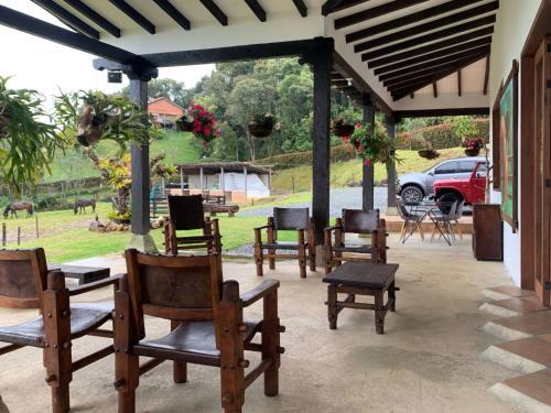 Finca Con Caballos Para 10 Personas En Envigado