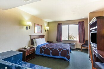 Hotel Super 8 Garland North Dallas