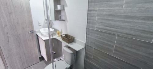 Apartamento Al Lado Centro Comercial Fabricato. Medellin