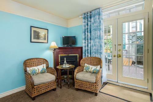 Bed & Breakfast O Canada House