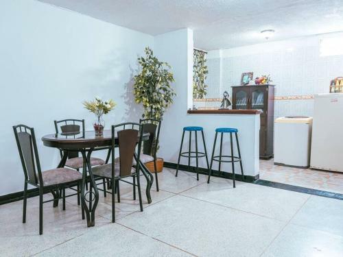 Apartamento Lindo Apto Amoblado �super Central! Rnt734